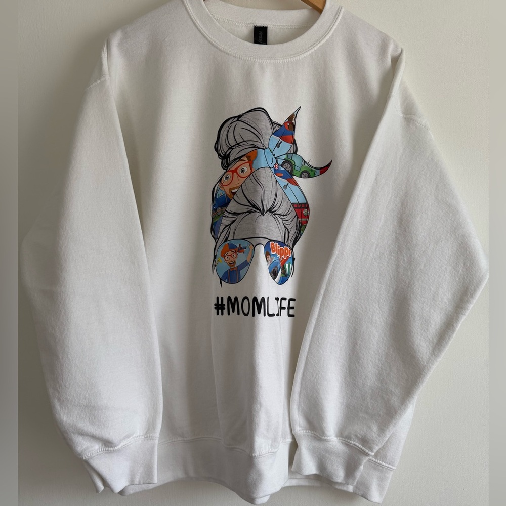 Blippi #MomLife Graphic Sweatshirt – Size Large 💙🧡
